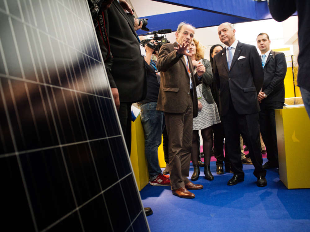 COP21では太陽光発電のブースも出ている