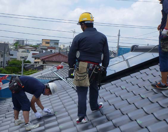 空調服を着用して作業中
