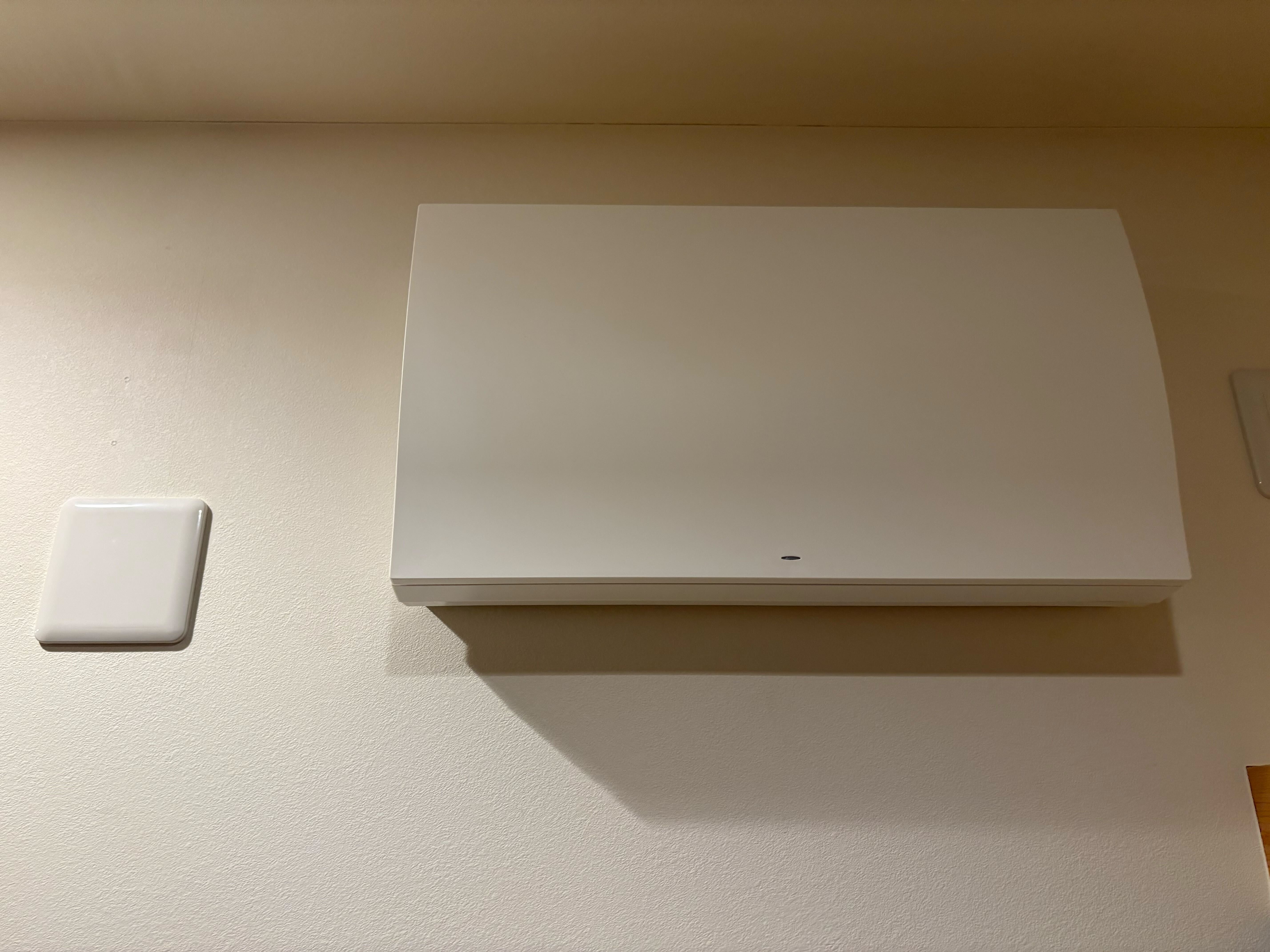 全負荷分電盤と配線口カバー